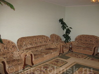 Гостевой дом "У Розы": Большой зал с диваном и креслами