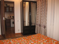 Двухкомнатная квартира по Абдрахманова: Спальня с двуспальной кроватью