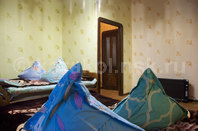 Двухкомнатная квартира по Ленина: Спальня, обогреватель, две кровати