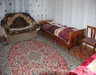 Трехкомнатная квартира по Джакыпова: Спальня, две раздельные кровати, кресло-кровать