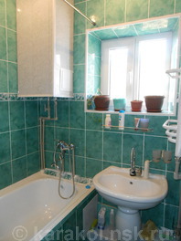 Двухкомнатная квартира по Третьякевича: Ванная комната, душ, аристон