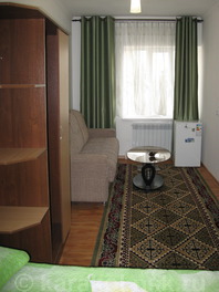 Гостиница "Кыргызстан": Просторный номер "Полулюкс", диван, холодильник, столик, ТВ