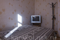 Гостевой дом "Сания": Двухместный номер Double с двуспальной кроватью, ТВ и вешалка