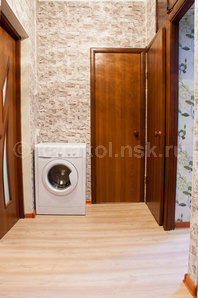 Двухкомнатная квартира по Кыштобаева: Прихожая: теплые полы и стиральная машинка
