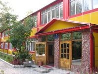 Гостиница "Иссык-Куль": Главный вход, Фасад