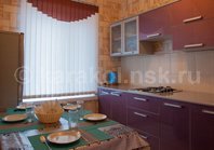 Двухкомнатная квартира по Кыштобаева: Кухня в квартире, гарнитур, посуда, газ. плита
