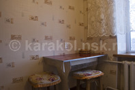 Двухкомнатная квартира по Абдрахманова: Кухня, стол, стулья