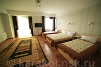 Гостиница "Караван": Четырехместный Люкс, двуспальная и две раздельные кровати