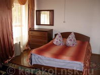 Гостиница "Иссык-Куль": Люкс комната двуспальная кровать