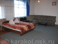Гостиница "Иссык-Ата": Четырехместный номер, Большой угловой диван