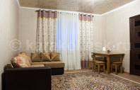 Гостевой дом "У Камина": В каждом номере первая комната с камином и диваном, со столиком и стульями