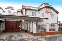 Гостиница "Сапар-Ордо": Вид гостиничного комплекса с улицы Ленина