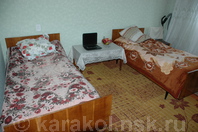 Двухкомнатная квартира по Туманова: Спальня, раздельные кровати