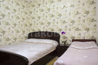 Двухкомнатная квартира по Кыштобаева: Спальня: две кровати, тумбочки