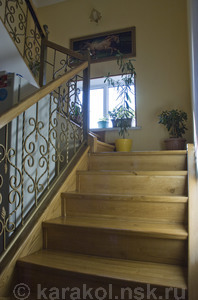 Гостевой дом "Сания": Лестница на второй этаж