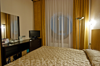 Отель Каприз-Каракол: Двухкомнатный номер Suite Room двуспальная кровать