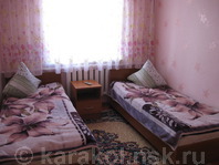 Гостевой дом "Саякат": Двухместный номер односпальные кровати розовый