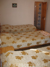 Гостевой дом "Эдельвейс": Трехместный номер - три односпальных кровати