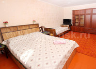 Однокомнатная квартира по Абдрахманова 134: Две кровати в зале