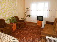 Однокомнатная квартира в Кашка-Суу: Зал, диван, TV, два кресла, тумбочки, обогреватели