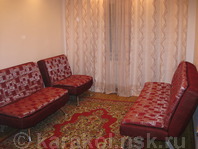 Двухкомнатная квартира по Абдрахманова: Зал, два дивана, два кресла