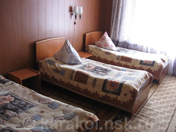 Бюджетная гостиница Иссык-Ата в Караколе: Ыссык-Ата низкие цены, удобное расположение, эконом проживание. Фото, номера, бронирование